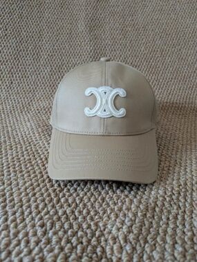 Celine hat
